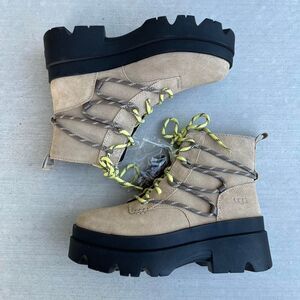 Ugg Brisbane Laceup!